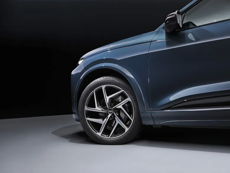 2024 Audi Q6 e-tron Exterior Image 9